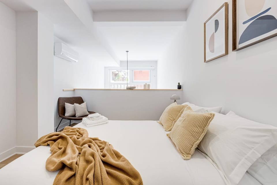 Le Mile End by M11 - Modern & Stylish 1BDR with Sofa Bed Apartment in Laval