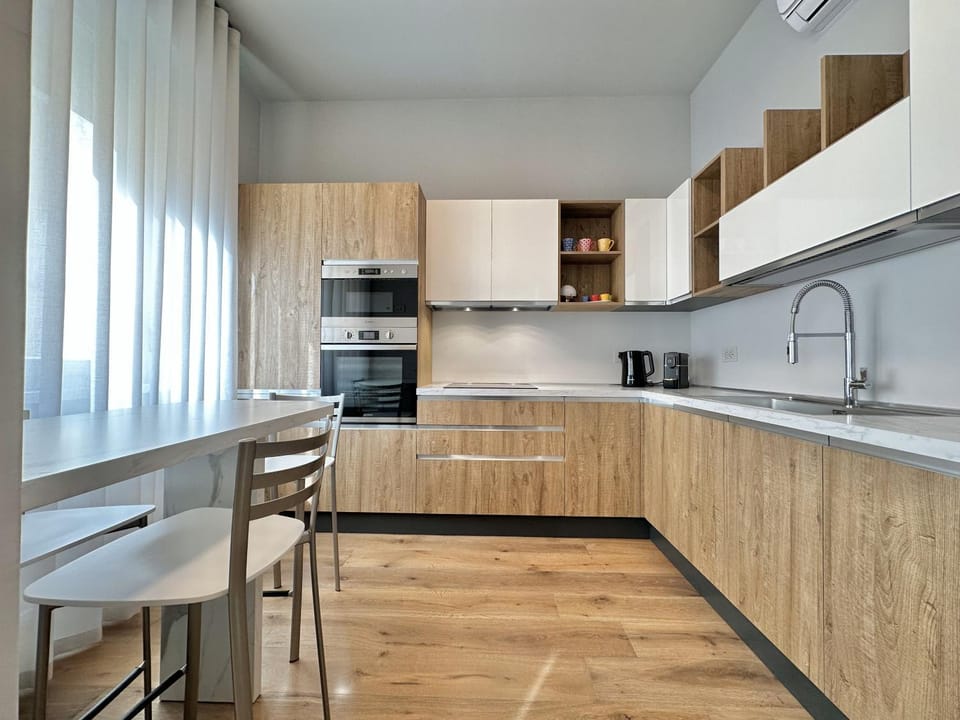 Kitchen or kitchenette, Dining area, dishwasher, oven, pet friendly, stove