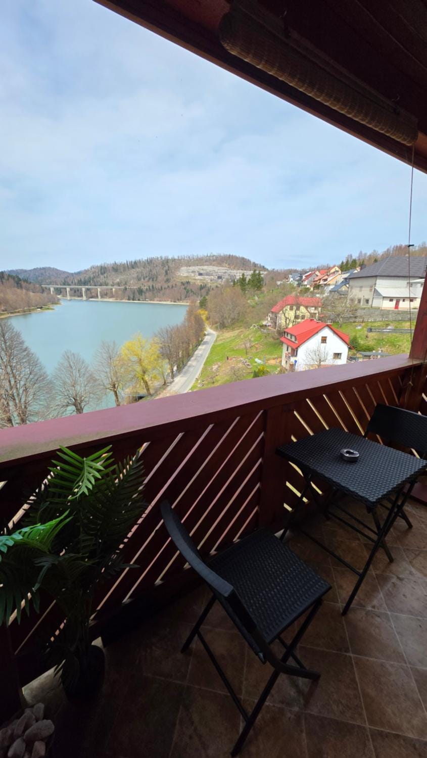 Balcony/Terrace, Lake view