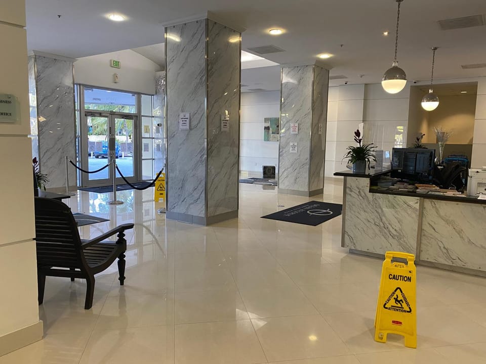 Stunning apt! Oceanview! Parking included Apartment in Sunny Isles Beach