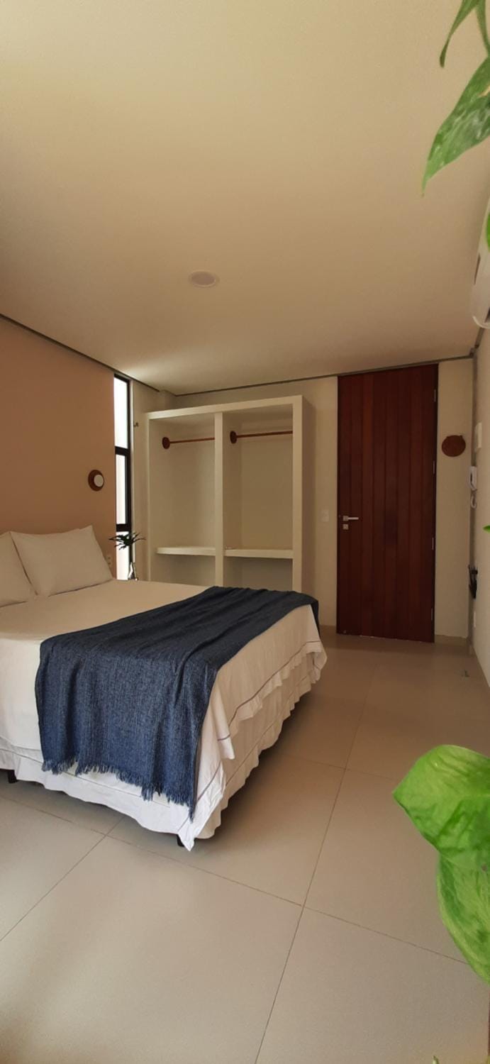 Photo of the whole room, Bedroom, wardrobe