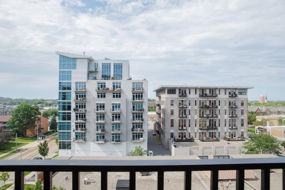 Chic East Side 1BR Apt with Balcony, Pool, and Gym Apartment in Milwaukee