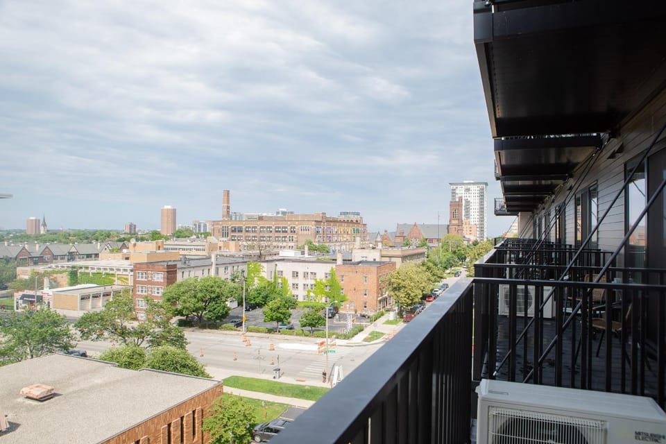 Chic East Side 1BR Apt with Balcony, Pool, and Gym Apartment in Milwaukee