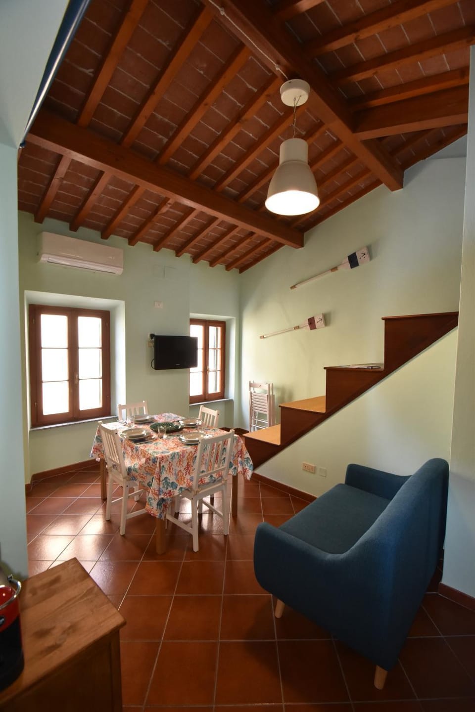 TV and multimedia, Living room, Seating area, Dining area