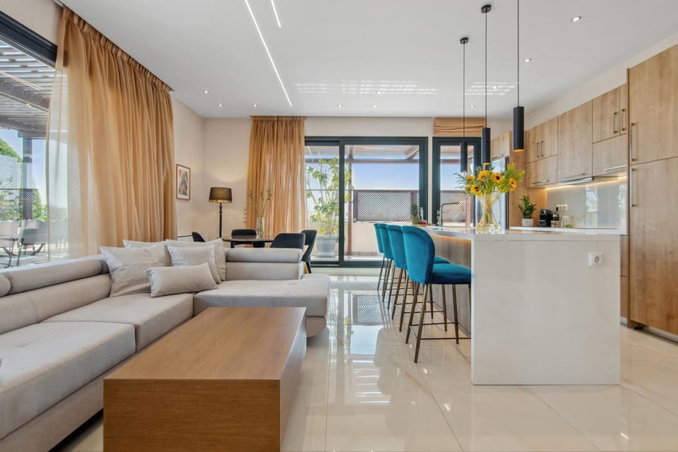 Penthouse Sauna & Jacuzzi in Glyfada Apartment in South Athens