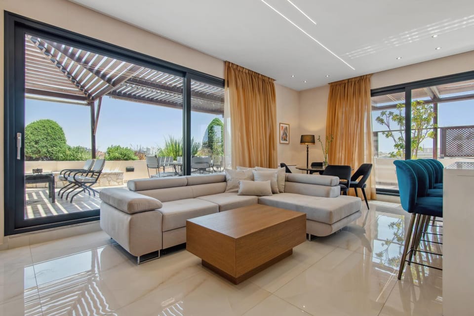 Penthouse Sauna & Jacuzzi in Glyfada Apartment in South Athens