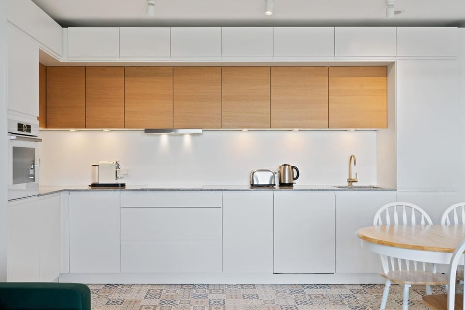 Coffee/tea facilities, Kitchen or kitchenette, stove, toaster