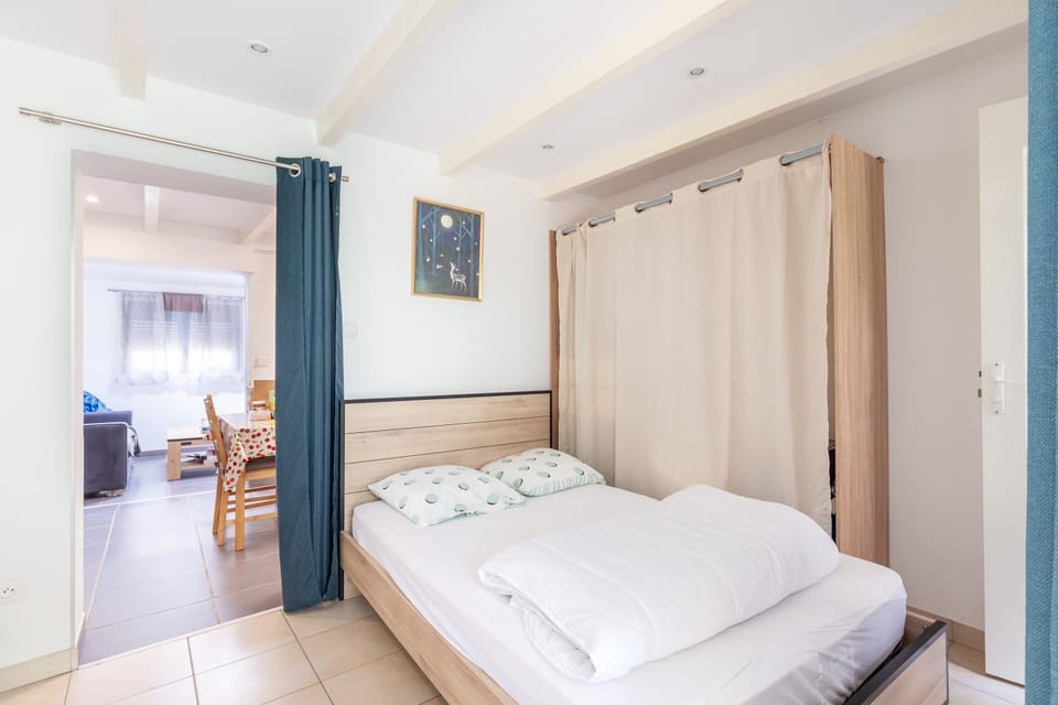 Bathroom, Living room