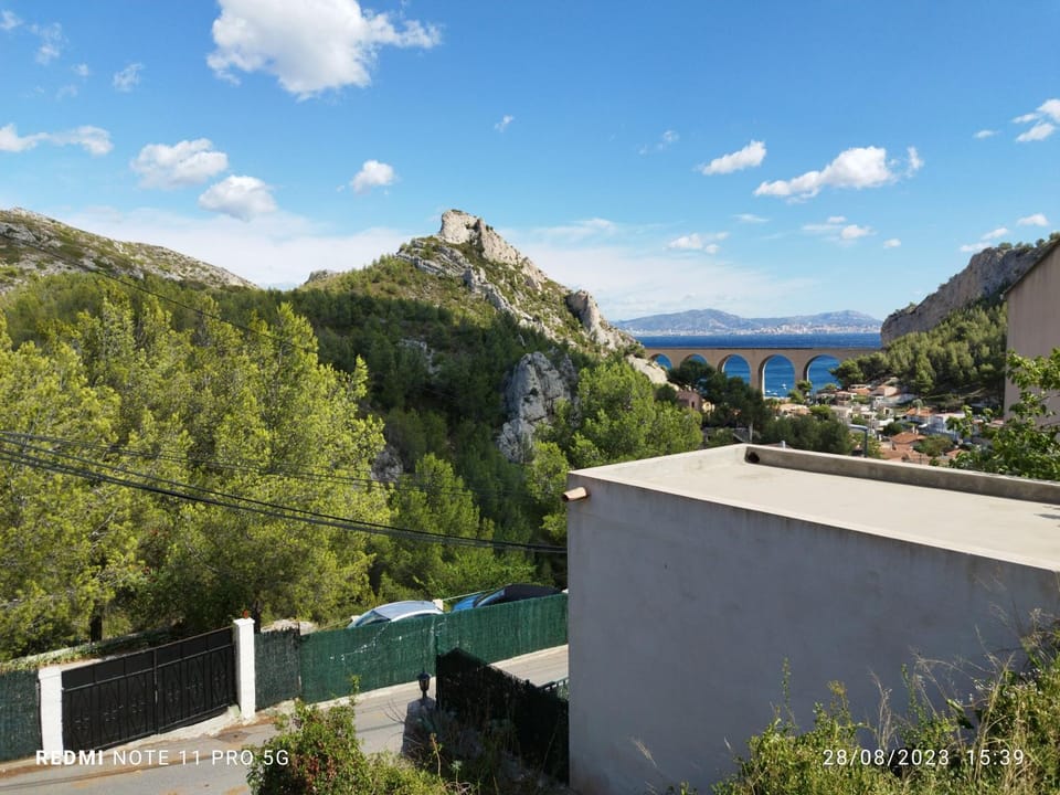 Gîte rénové Calanque La Vesse House in Marseille