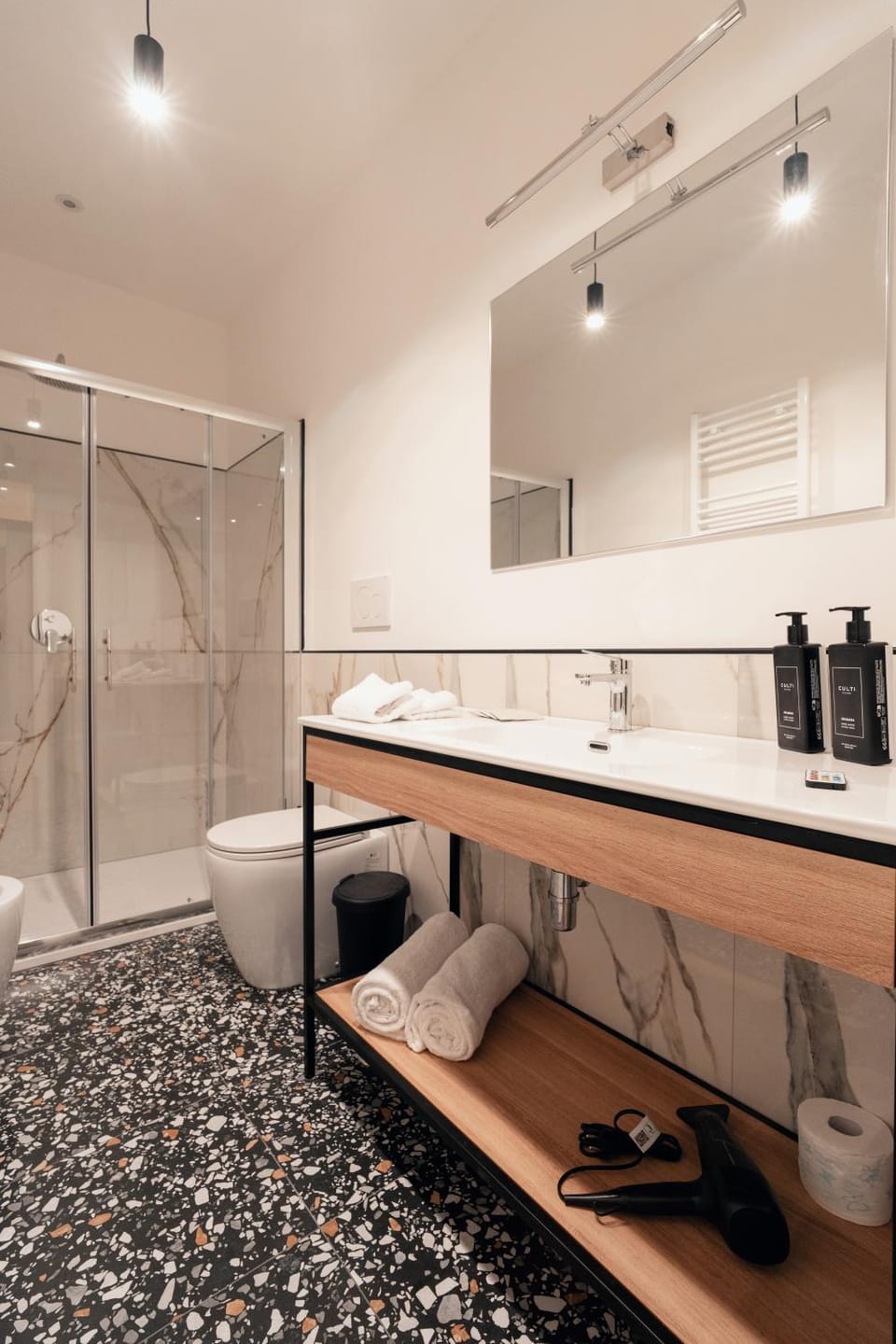 Shower, Toilet, Bathroom, towels
