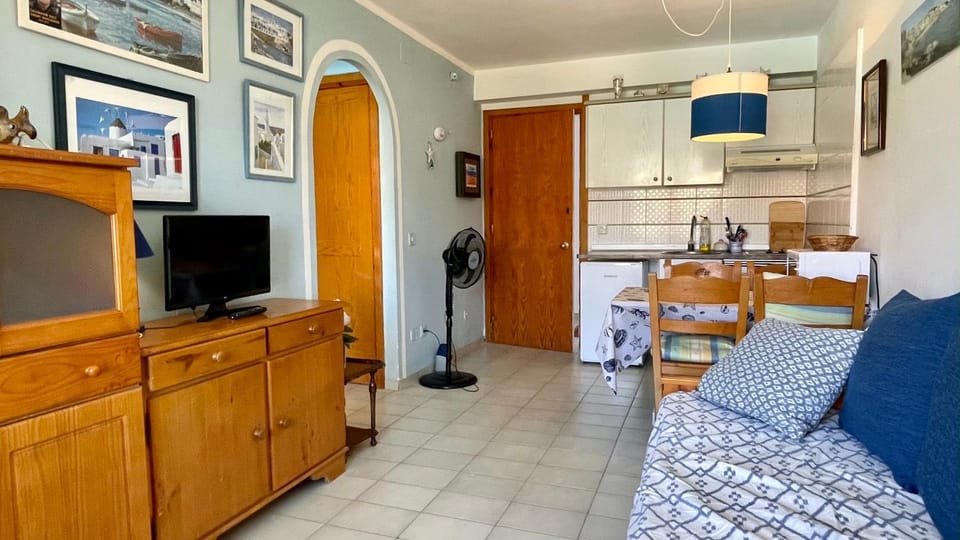 Kitchen or kitchenette, Living room