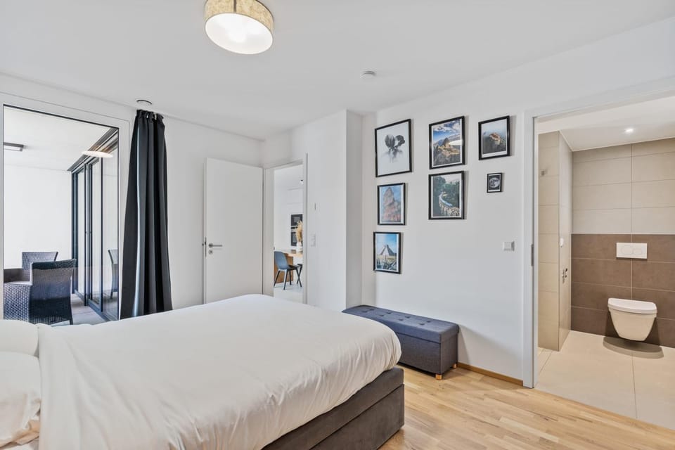 Toilet, Bed, Bathroom, Photo of the whole room, Seating area, Bedroom