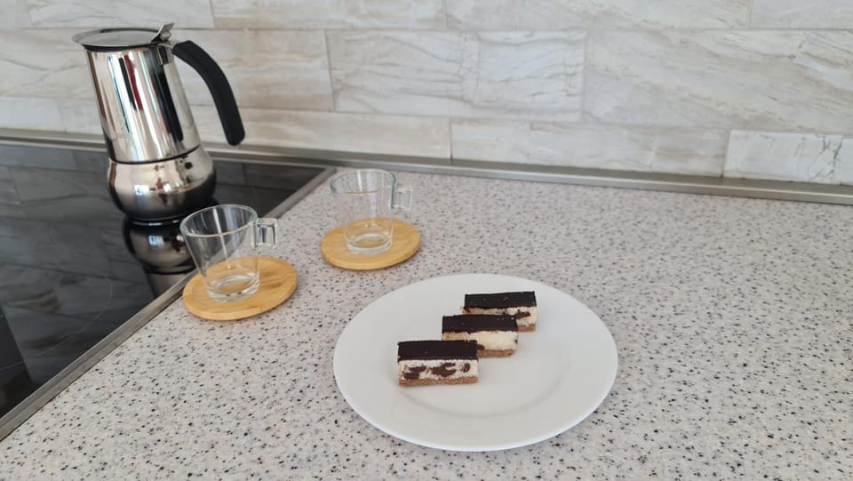 Coffee/tea facilities, Kitchen or kitchenette, Food and drinks, Food, toaster