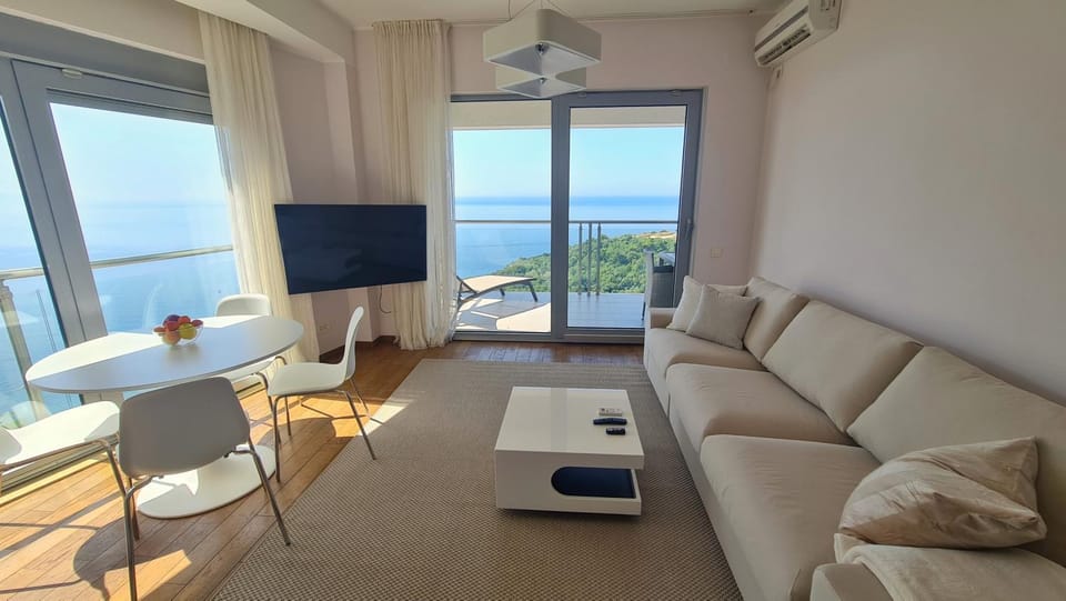 Natural landscape, TV and multimedia, Living room, Seating area, Dining area, Sea view, air conditioner