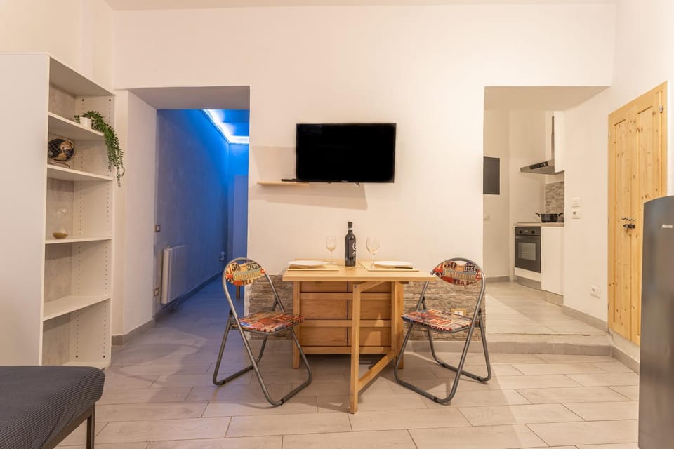 TV and multimedia, Living room, Seating area, Dining area, Evening entertainment