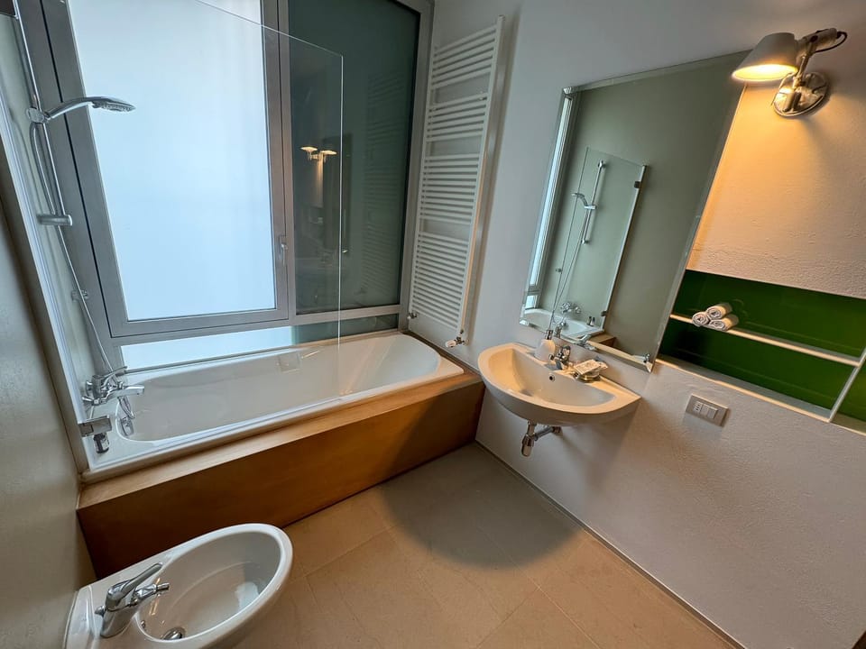 Shower, Toilet, Bathroom, Bathroom, Bath