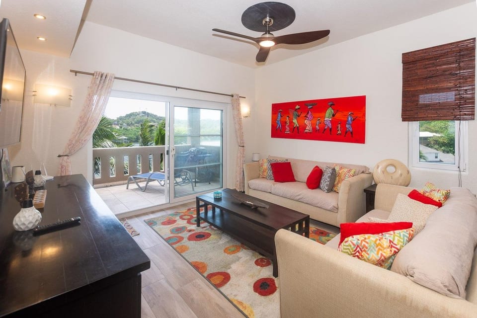 Pelican Penthouse -Mangrove Dock home Apartment in West End