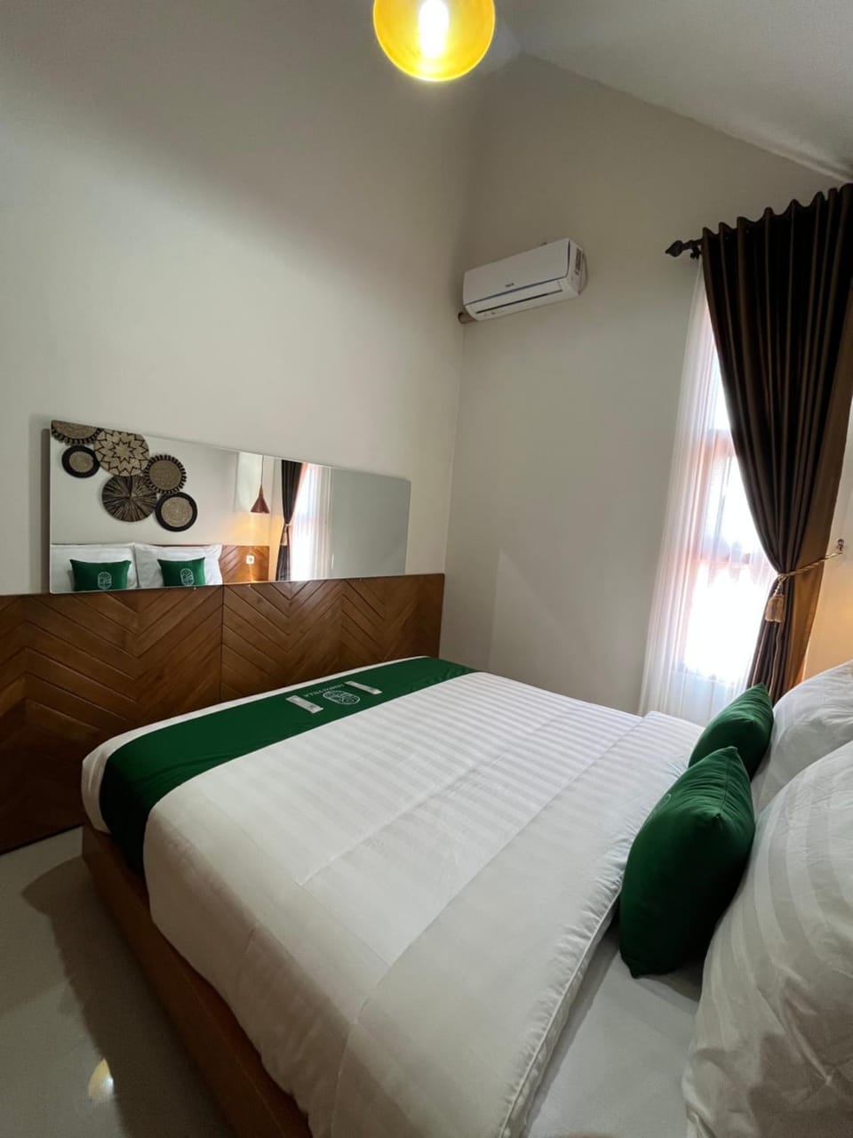 Bed, Photo of the whole room, Bedroom, air conditioner