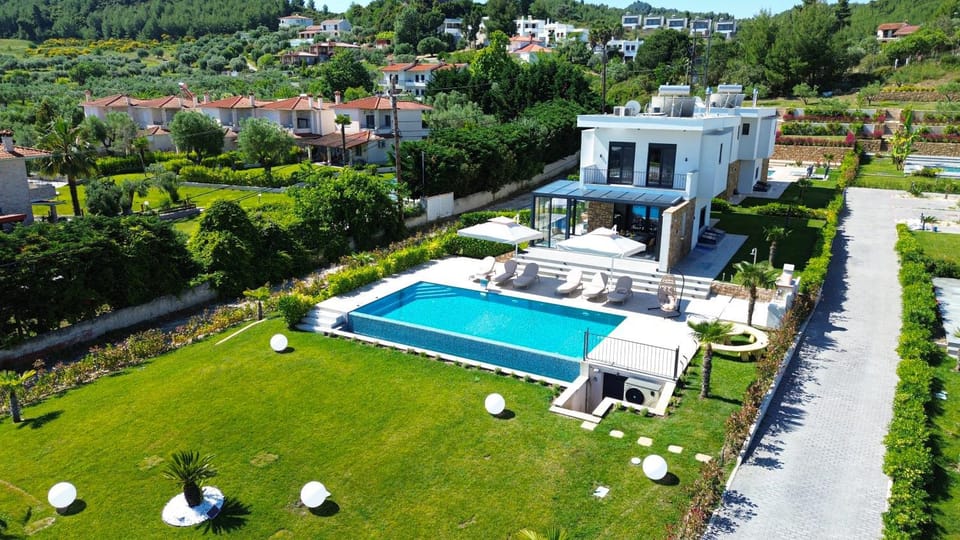 Villa Azul - Pool, Garden, BBQ Villa in Halkidiki