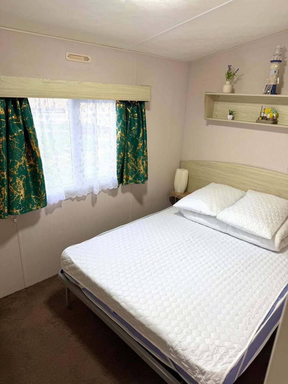 Lyons Robin Hood Caravan in Rhyl-5 min walk to Beach ,FREE Wi-Fi and FREE parking for 4 cars, sleeps up to 8 people-3 bedrooms Campground/ 
RV Resort in Rhyl