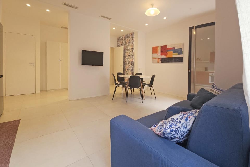 Communal lounge/ TV room, TV and multimedia, Living room, Seating area, Evening entertainment