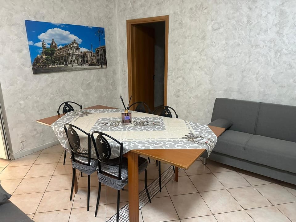 Seating area, Dining area