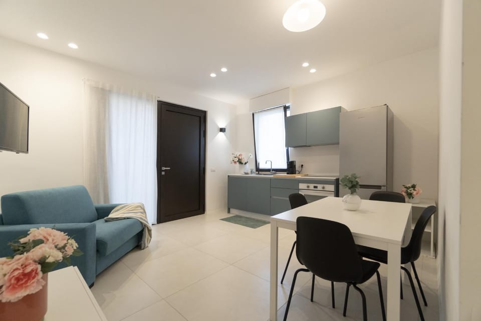 TV and multimedia, Kitchen or kitchenette, Living room, Dining area