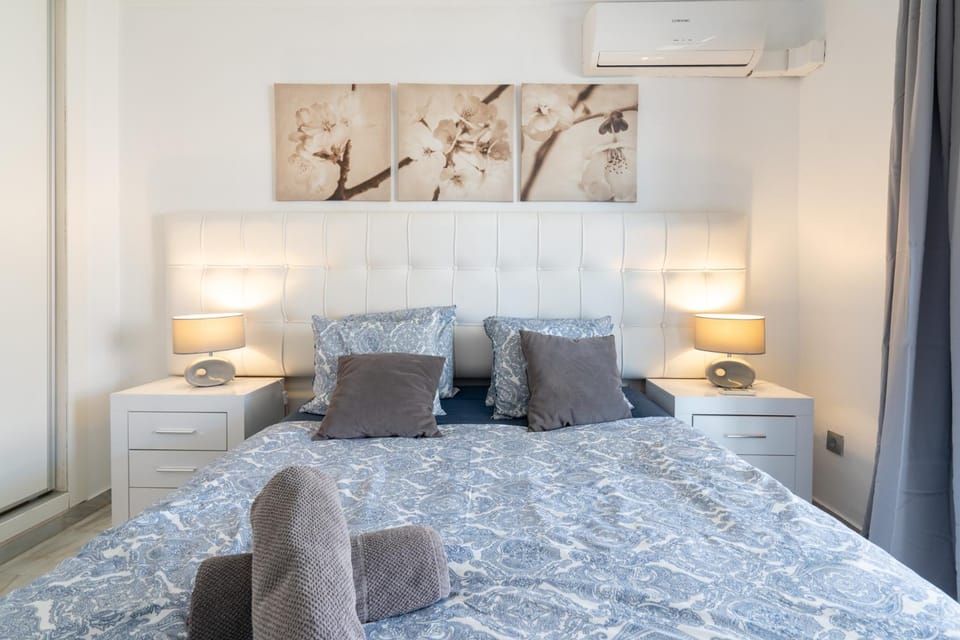 Bed, Bedroom, air conditioner