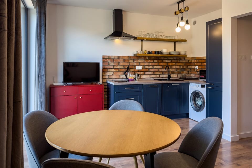 Communal lounge/ TV room, Kitchen or kitchenette, Living room