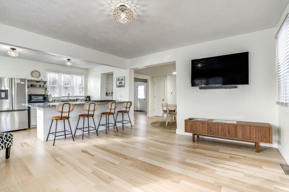 Serene South Haven Retreat w/ Deck: 1 Mi to Dtwn! House in South Haven