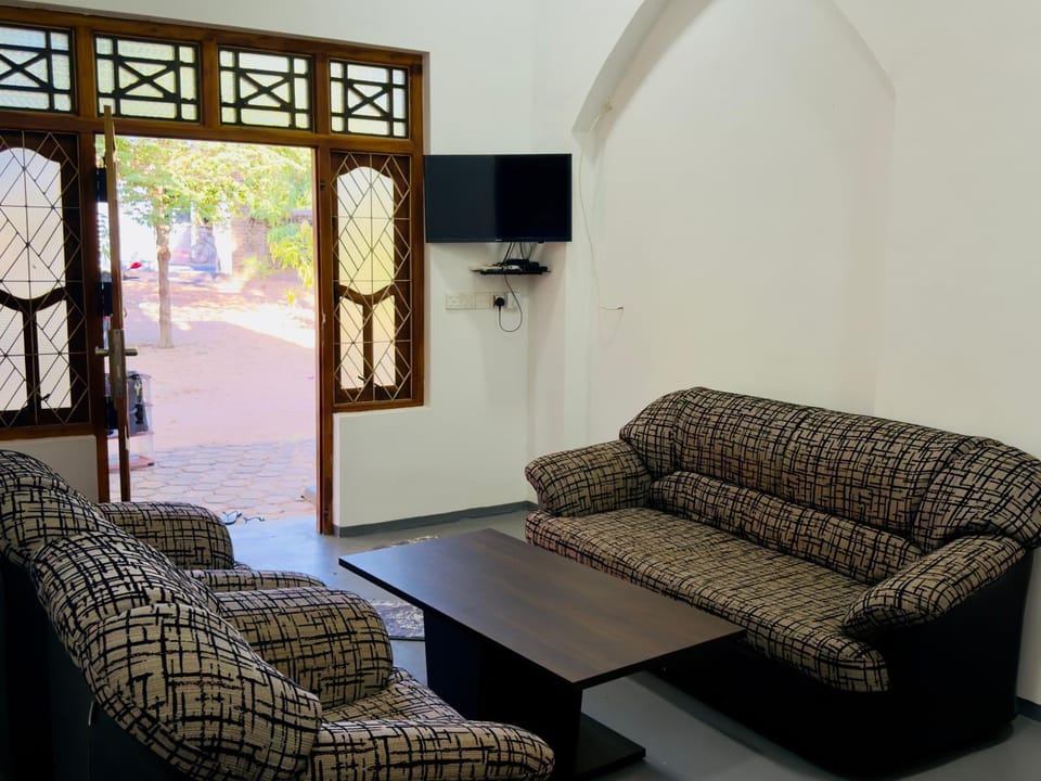 Stay Home Arugambay Apartment in Sri Lanka