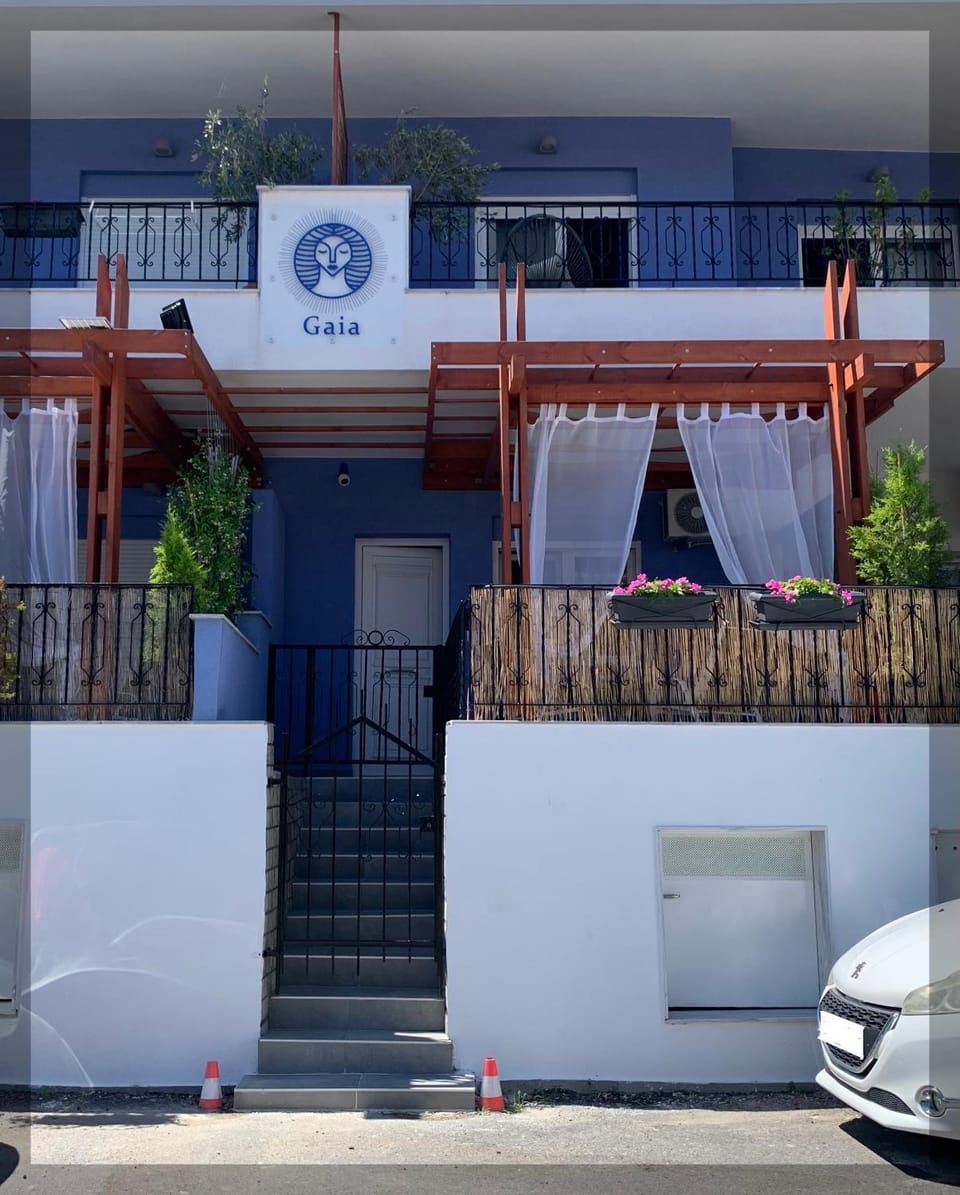 Property building, Facade/entrance, Balcony/Terrace, Balcony/Terrace