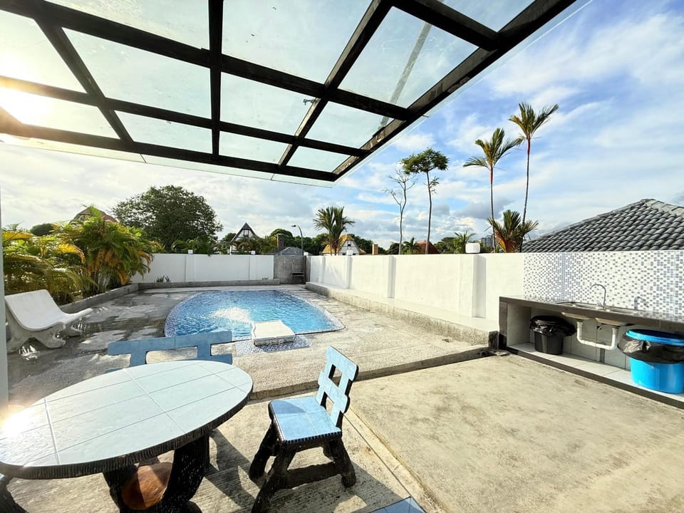 Property building, Day, Seating area, Swimming pool, Swimming pool