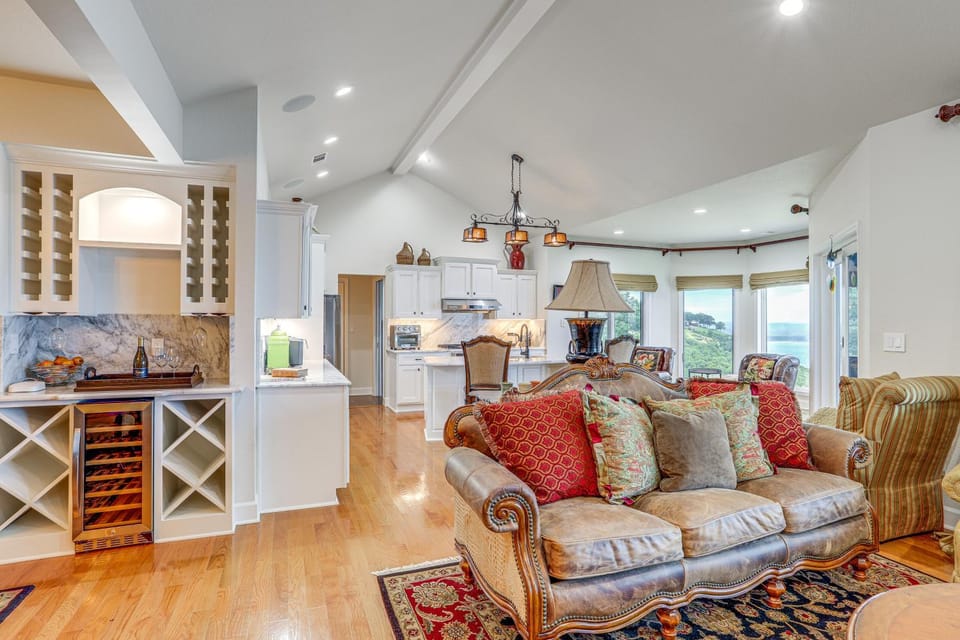 Luxe Home w/ Panoramic Greers Ferry Lake Views House in Greers Ferry Lake