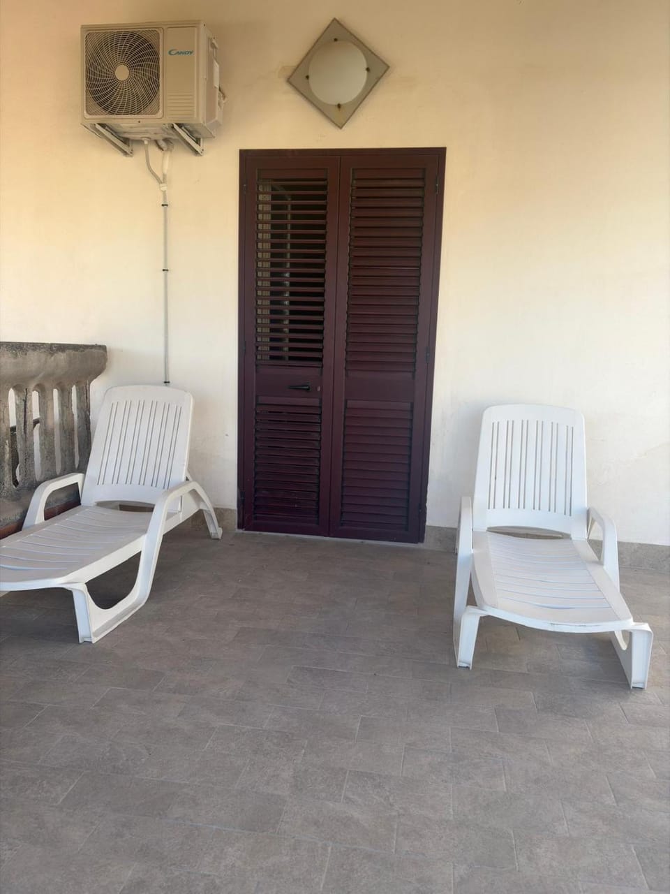 Facade/entrance, Balcony/Terrace