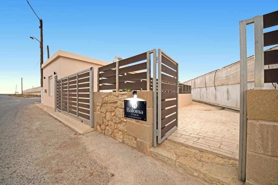 Facade/entrance, Property logo or sign, Street view