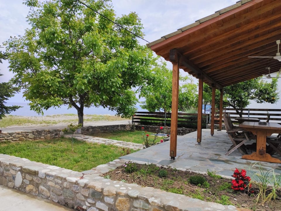 Day, Natural landscape, Dining area, Garden view, Sea view