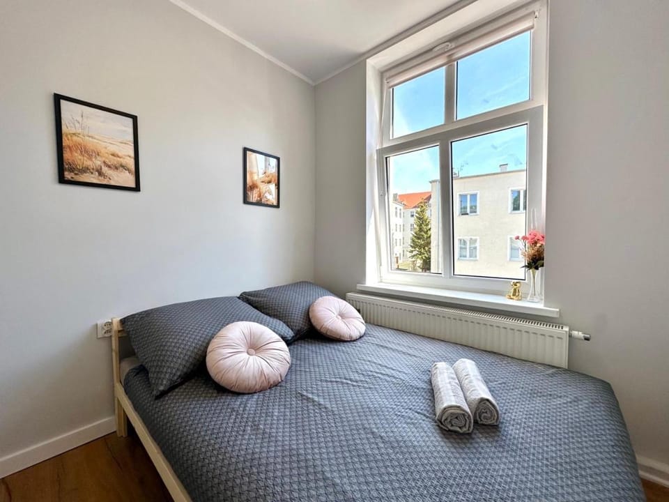 Bed, Photo of the whole room, towels