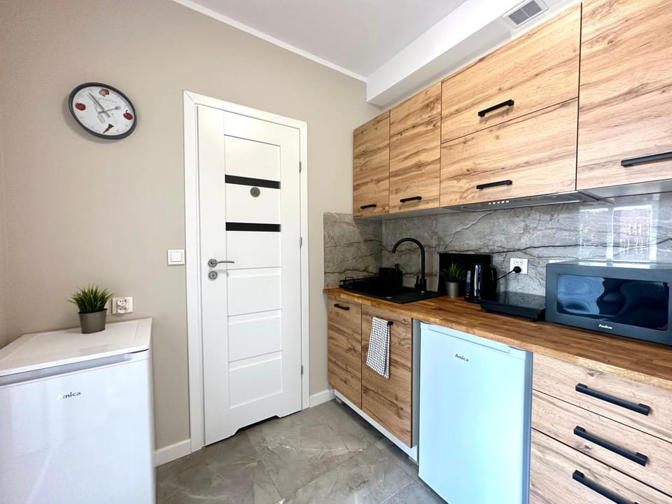 Kitchen or kitchenette, oven, stove