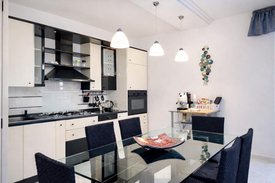 Living room, dishwasher, kitchen