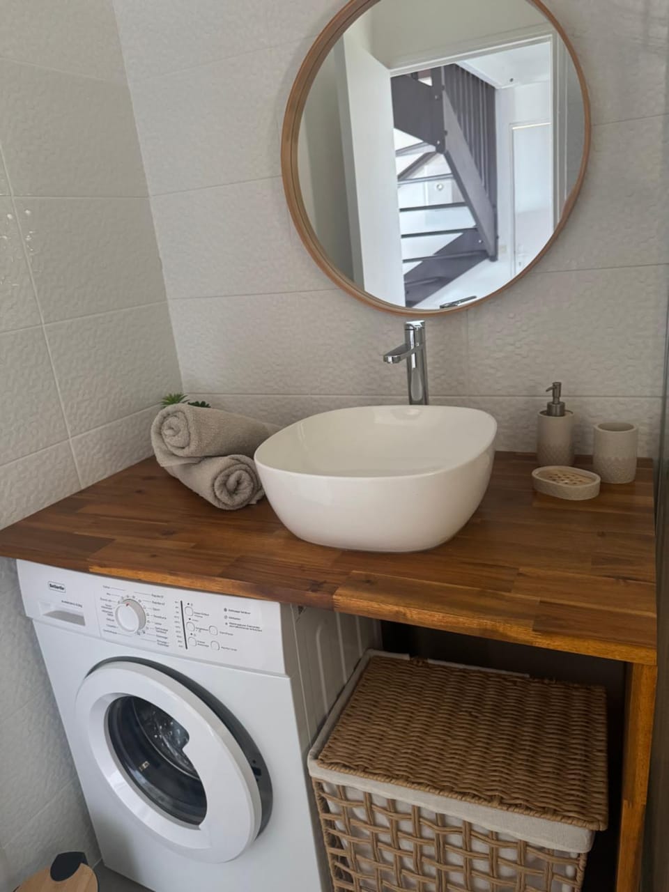Bathroom, washing machine