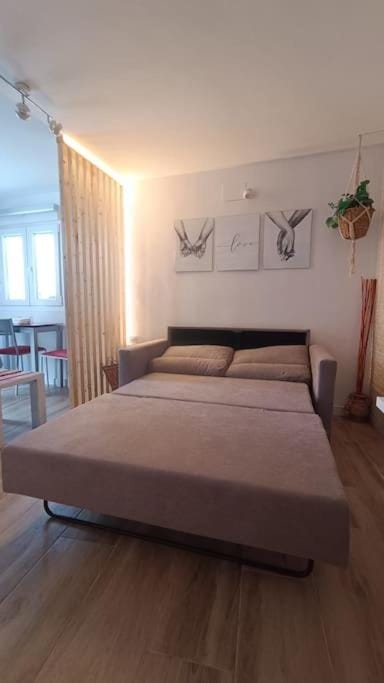 Bed, Living room