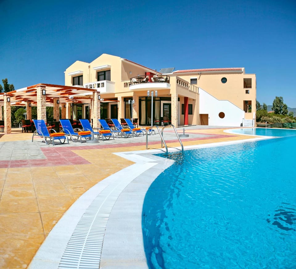 Property building, Day, Summer, Swimming pool, Swimming pool