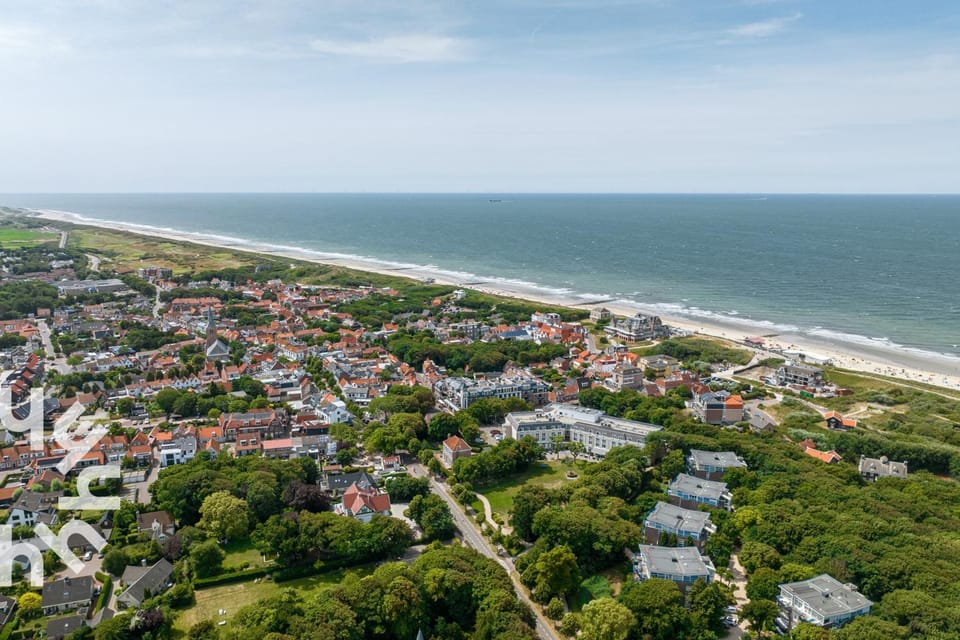 Luxe Tinyhouse Domburg, midden in het centrum en toch rustig gelegen Apartment in Domburg