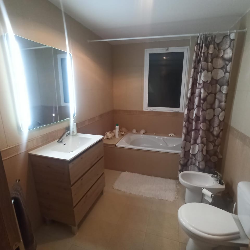 Bathroom, Bath, bidet, towels