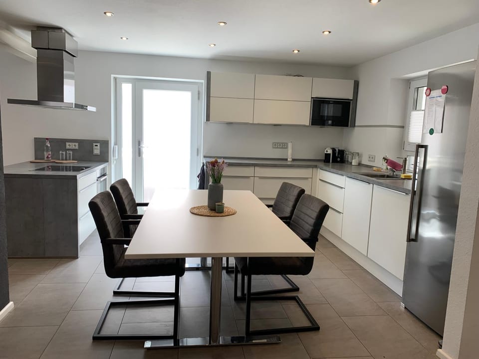 Kitchen or kitchenette, Seating area, Dining area, dishwasher, stove