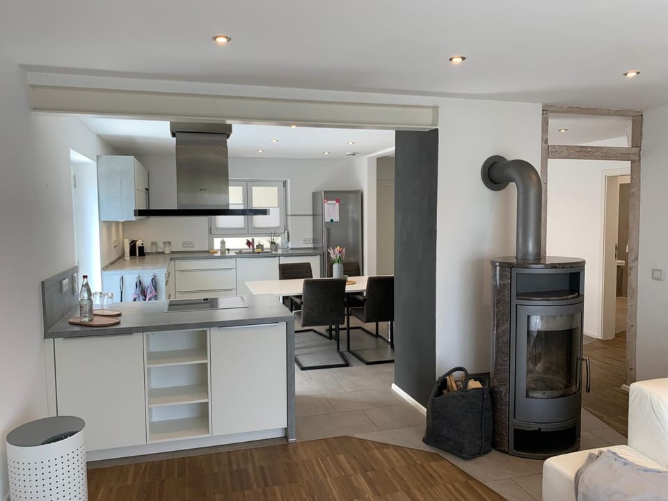 Kitchen or kitchenette, Seating area, Dining area, oven, stove