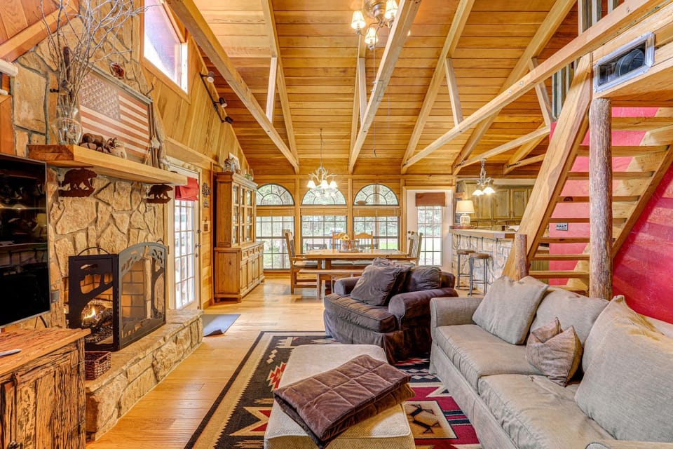 Tumbling Shoals Cabin < 1 Mi to Beaches & Boating! Cabin in Greers Ferry Lake