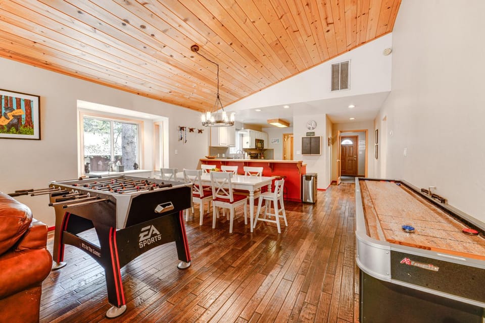 Home w/ Deck + Access to Tahoe Donner Amenities! House in Truckee