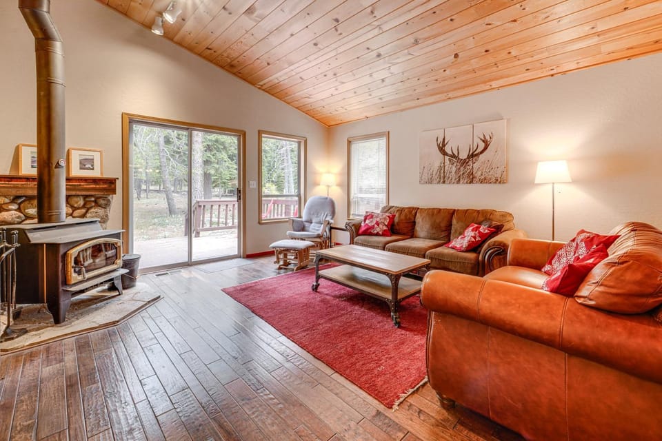 Home w/ Deck + Access to Tahoe Donner Amenities! House in Truckee